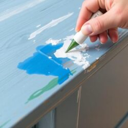 Как удалить следы фломастеров и красок с мебели — практическое руководство